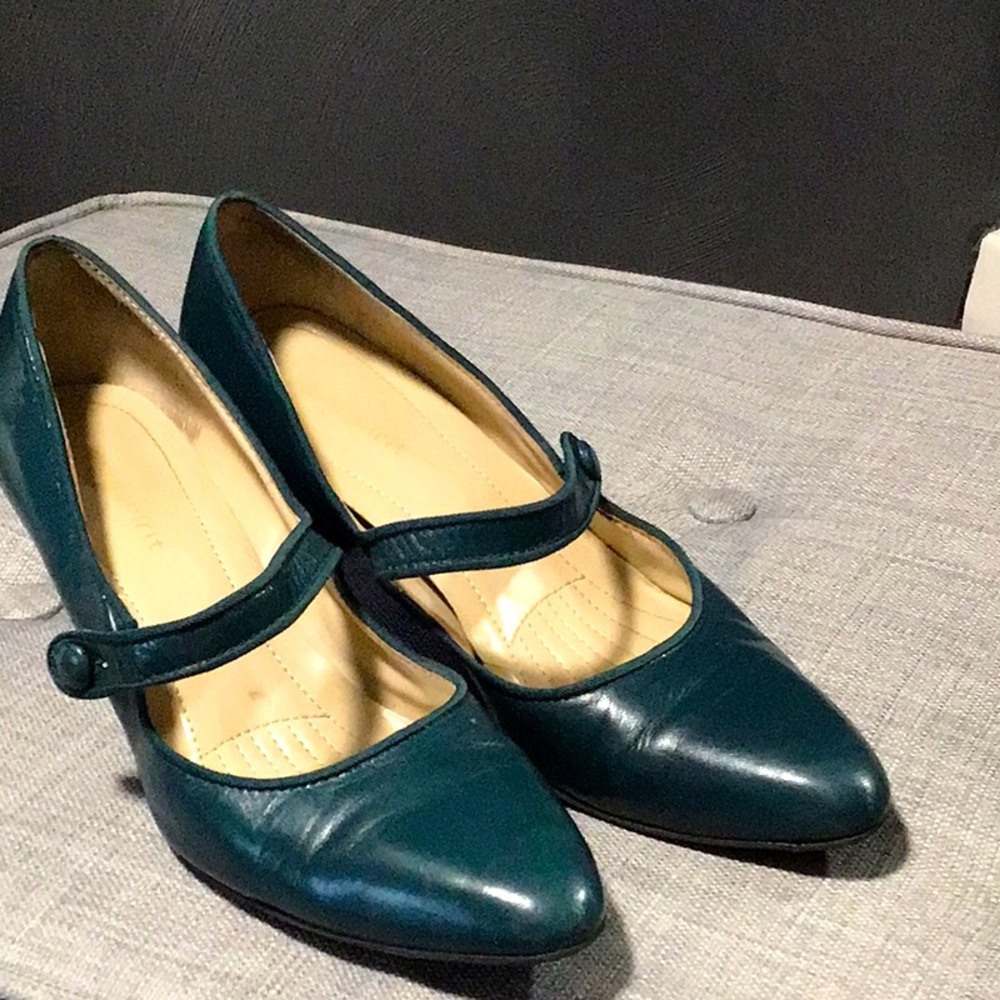Evergreen heels. Easy spirit so they are comfy too!